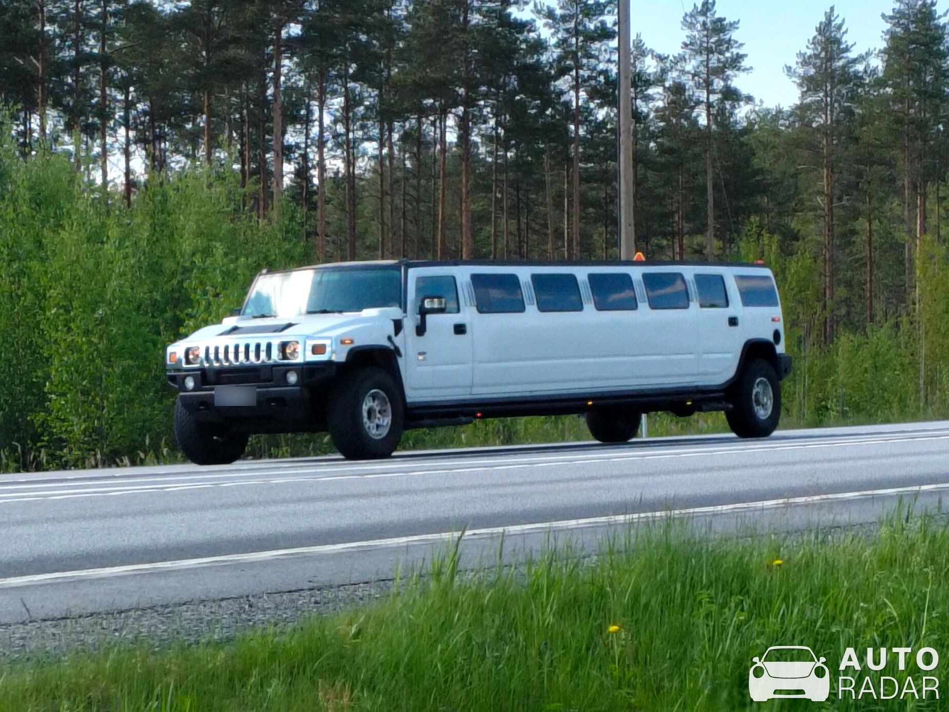 Hummer H2 Limousine spotted in Leivonmäki