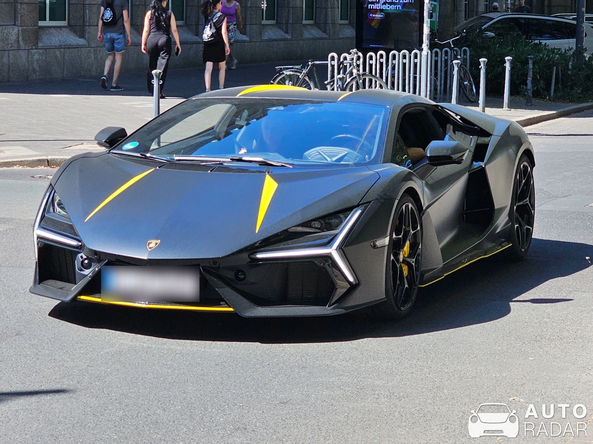 Lamborghini Revuelto spotted in Düsseldorf