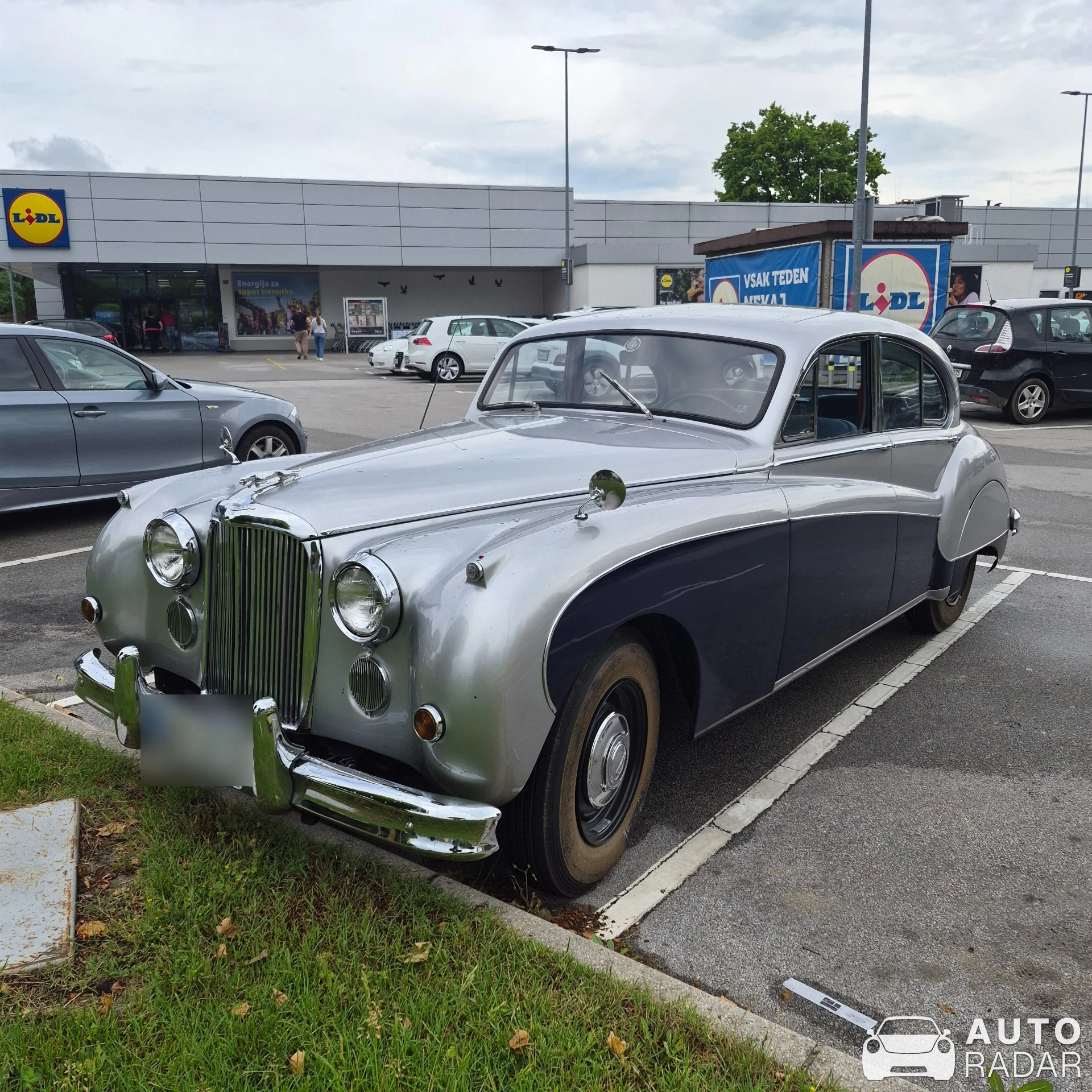 Jaguar Mark VIII spotted in Črnomelj