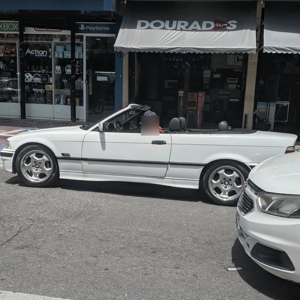 BMW 325i Cabrio spotted in Centro, Brasil