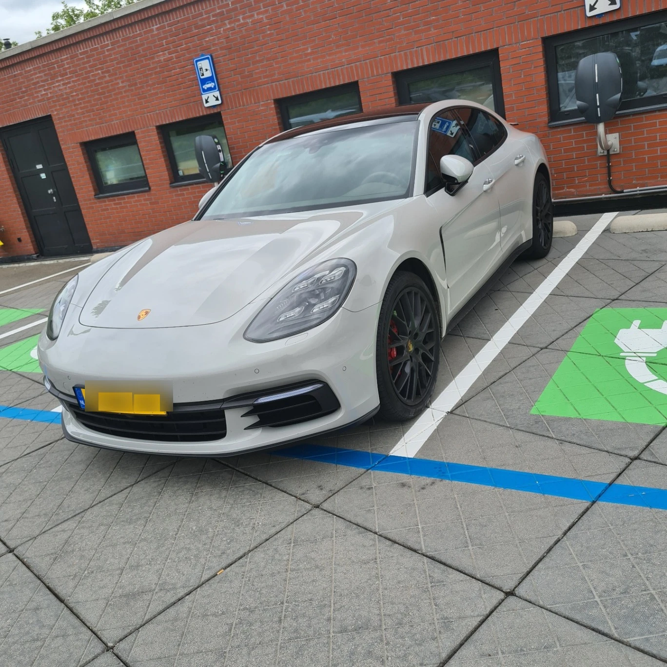 Porsche Panamera spotted in Gorinchem, Netherlands