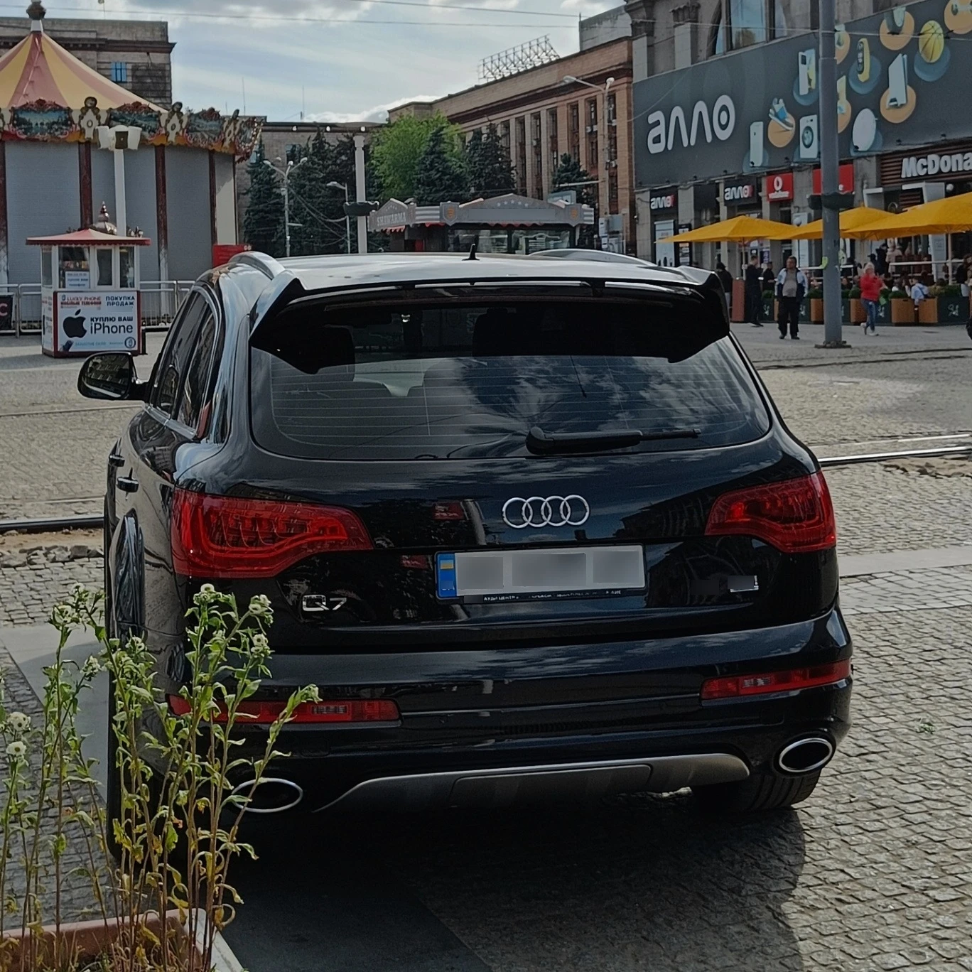 Audi Q7 spotted in Дніпро, Україна