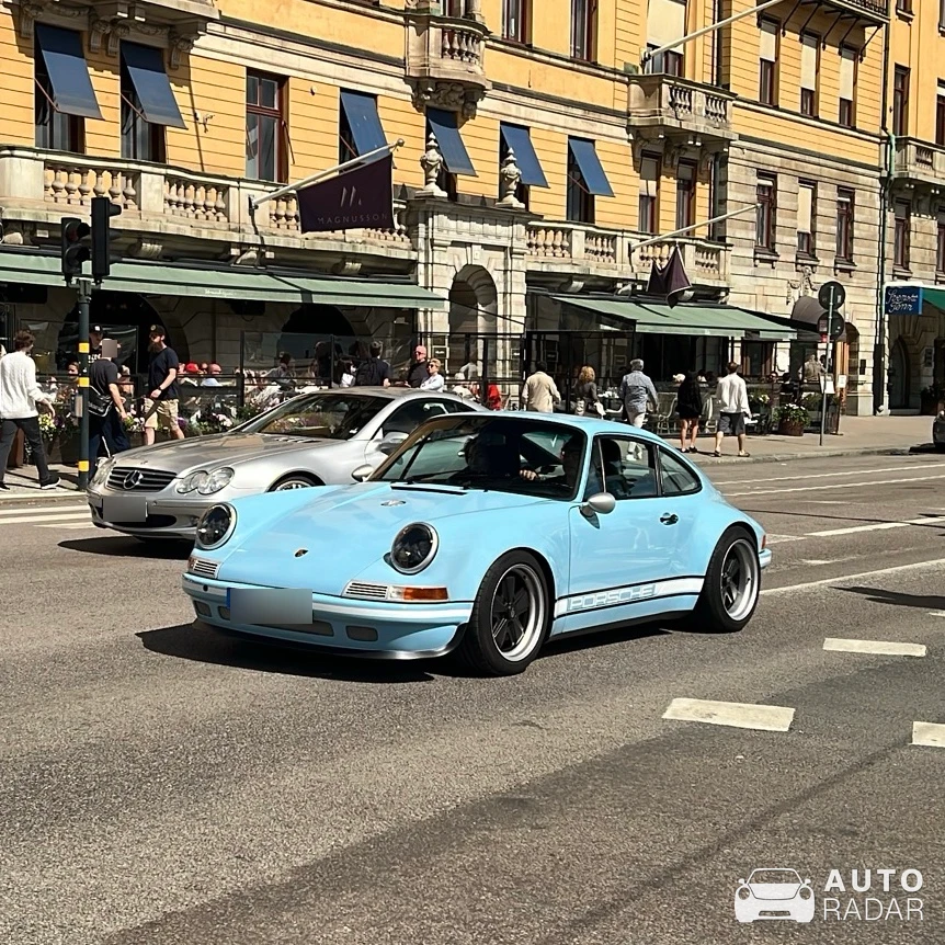 Singer 911 spotted in Stockholm