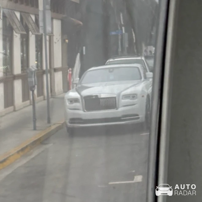 Rolls-Royce Wraith spotted in Manhattan Beach