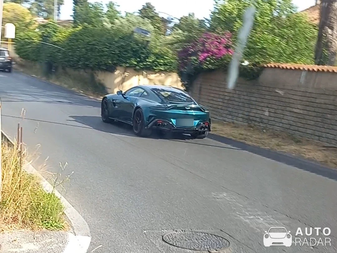 Aston Martin V8 Vantage Formula 1 Edition spotted in Lido di Ostia