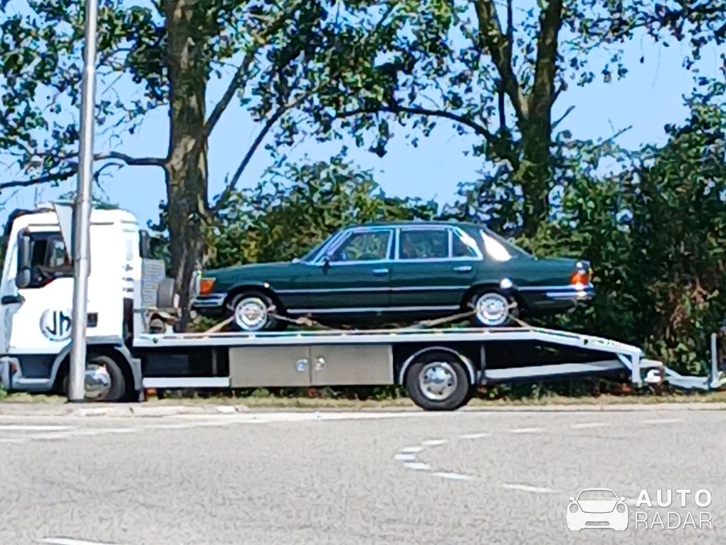 Mercedes-Benz 230 S spotted in Doetinchem