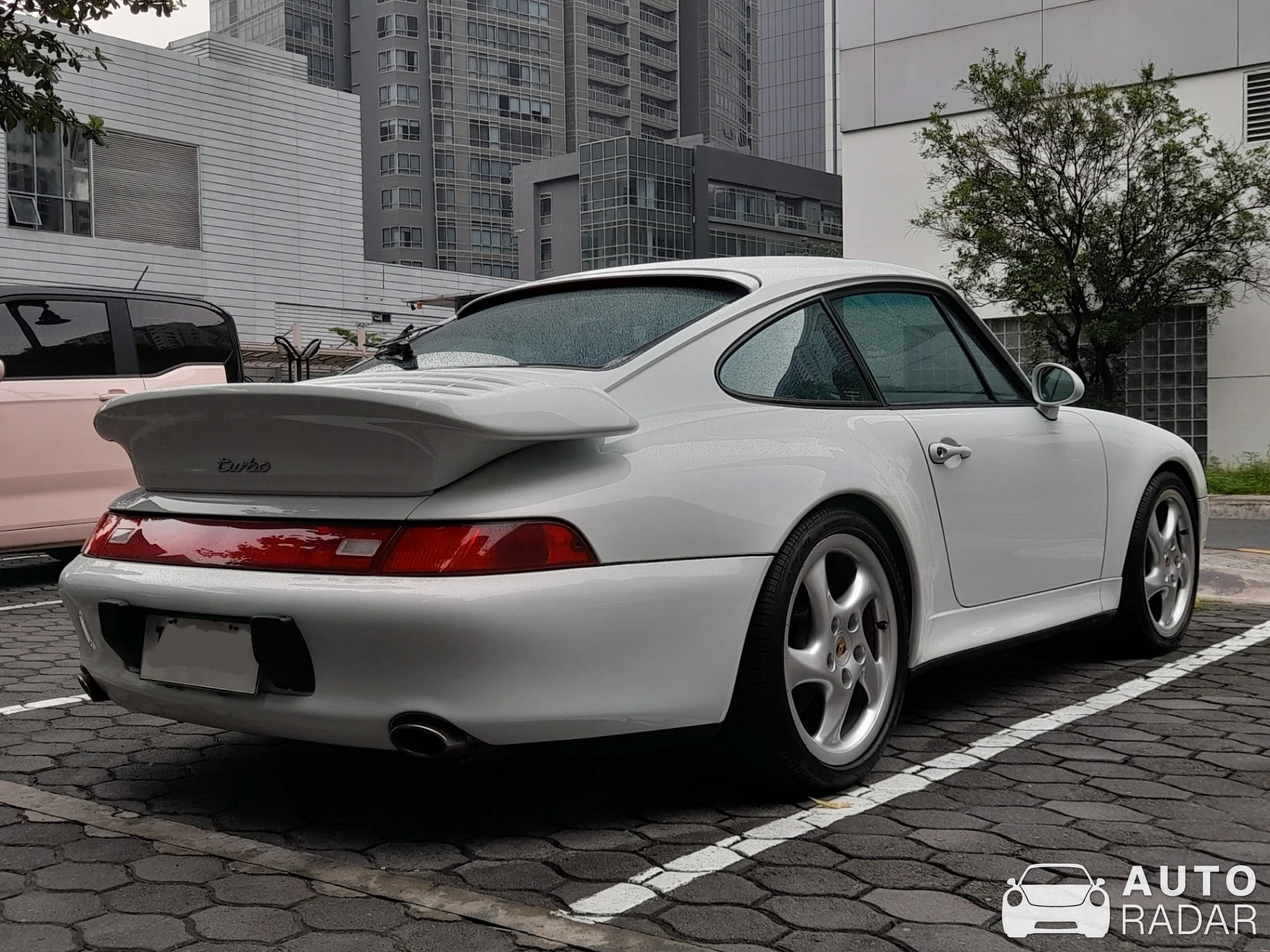 Porsche 993 Turbo spotted in Taguig, Philippines