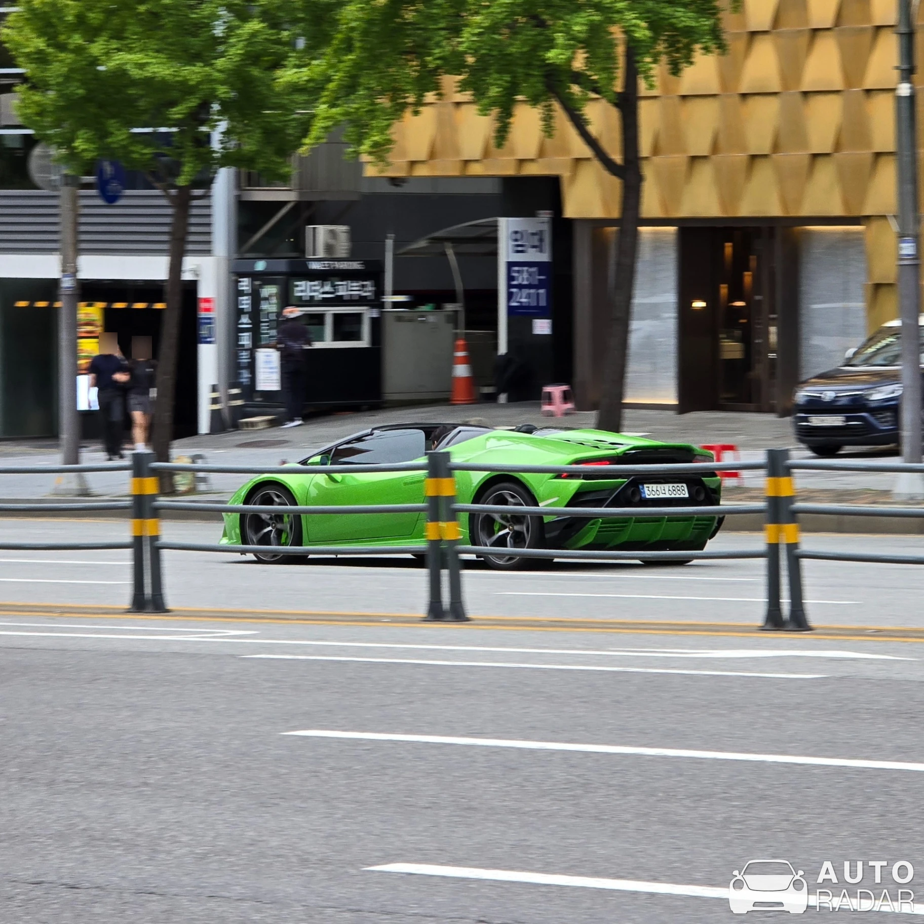 Lamborghini Huracán LP640-4 EVO Spyder spotted in 강남구, 대한민국