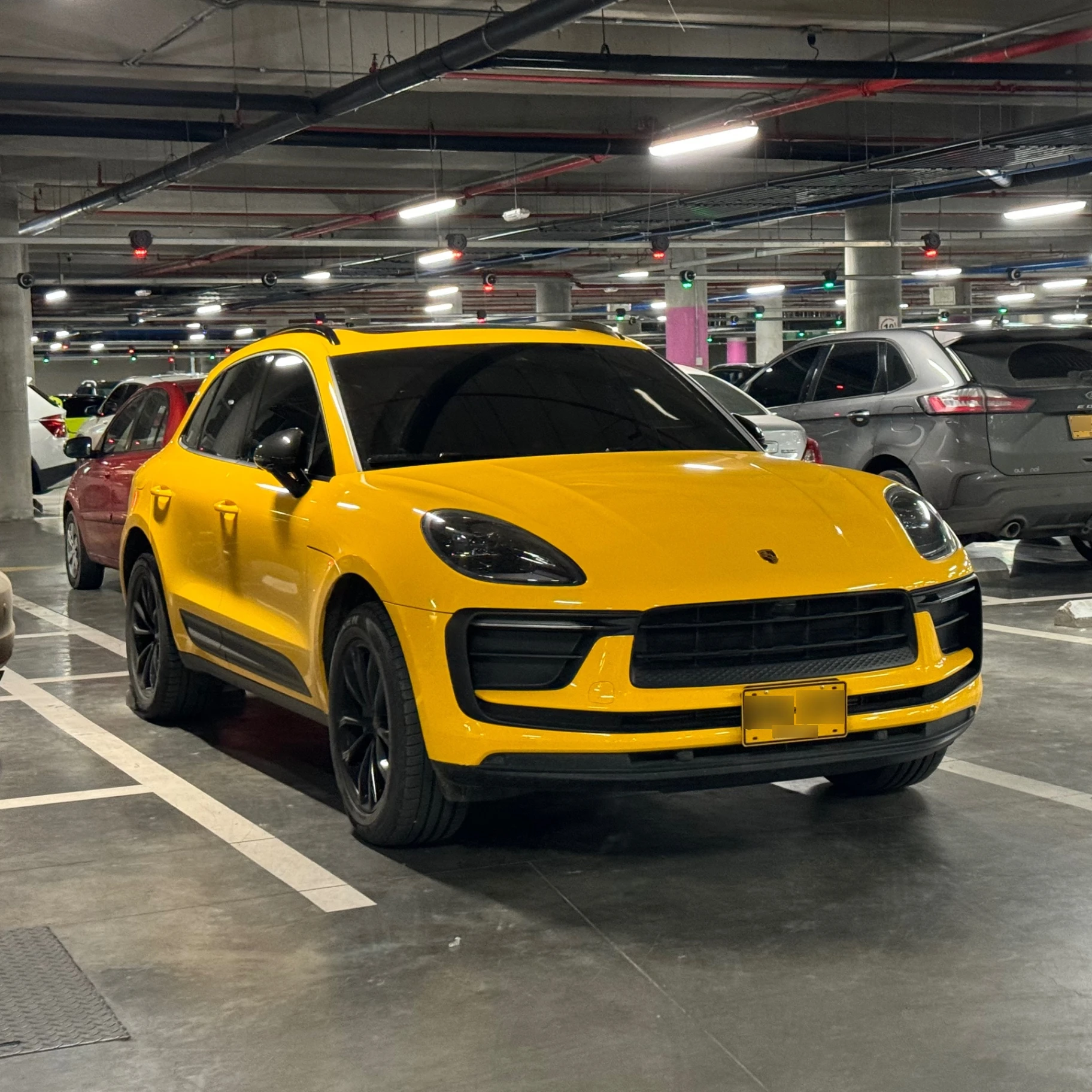 Porsche Macan spotted in Chía, Colombia