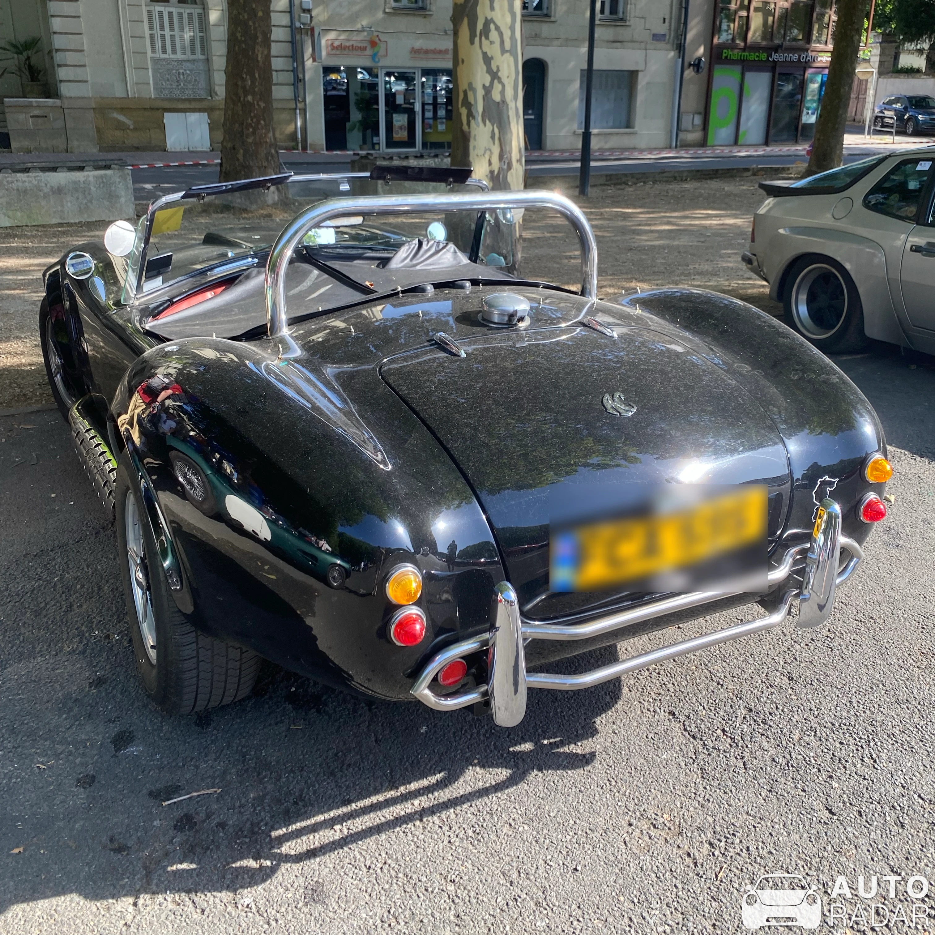 AC Cobra spotted in Chinon