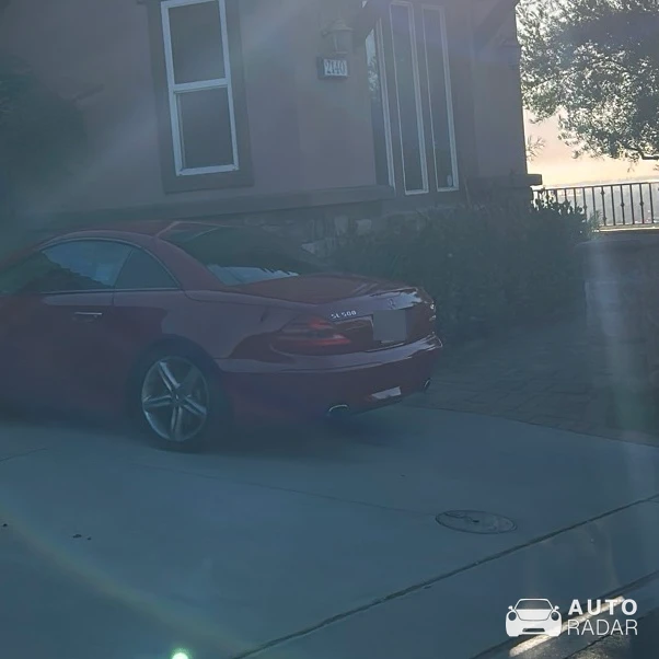 Mercedes-Benz SL 500 R230 spotted in Signal Hill