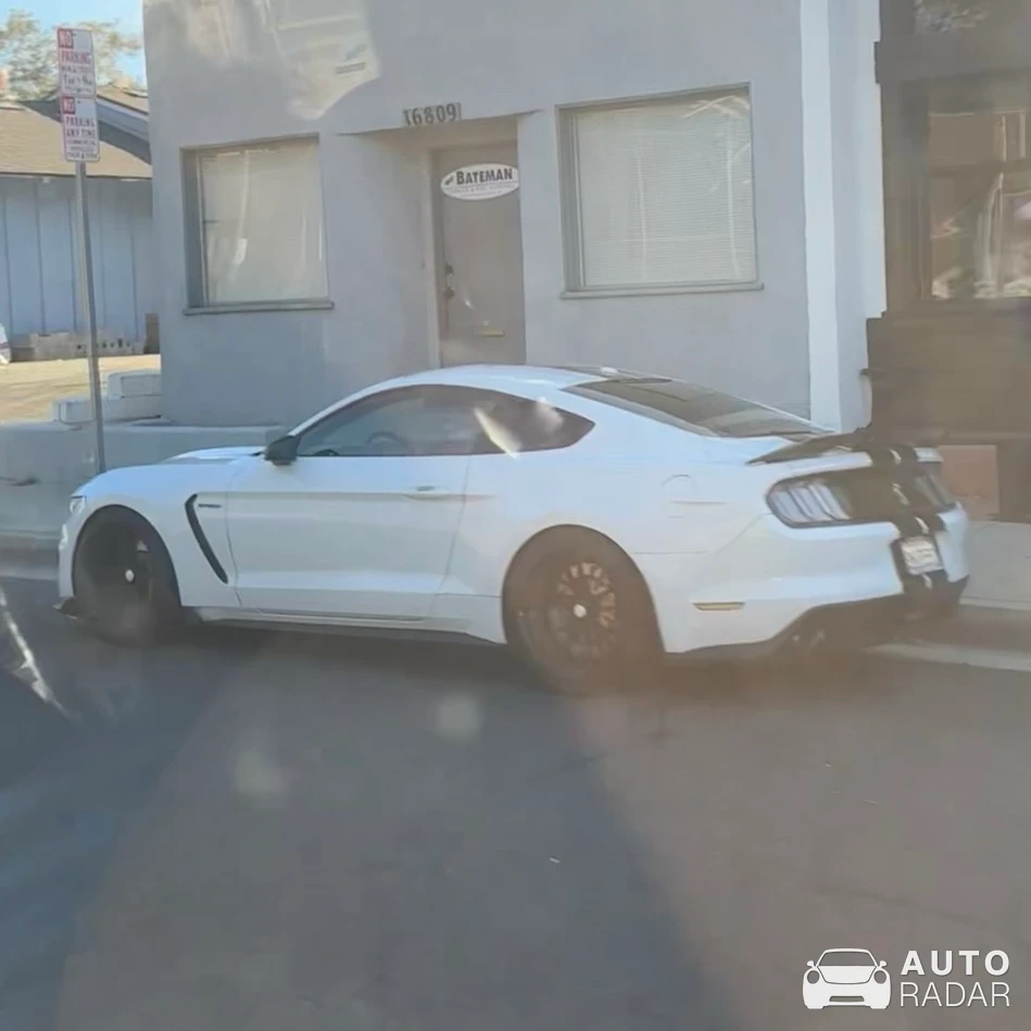 Ford Mustang Shelby GT350 spotted in Lawndale