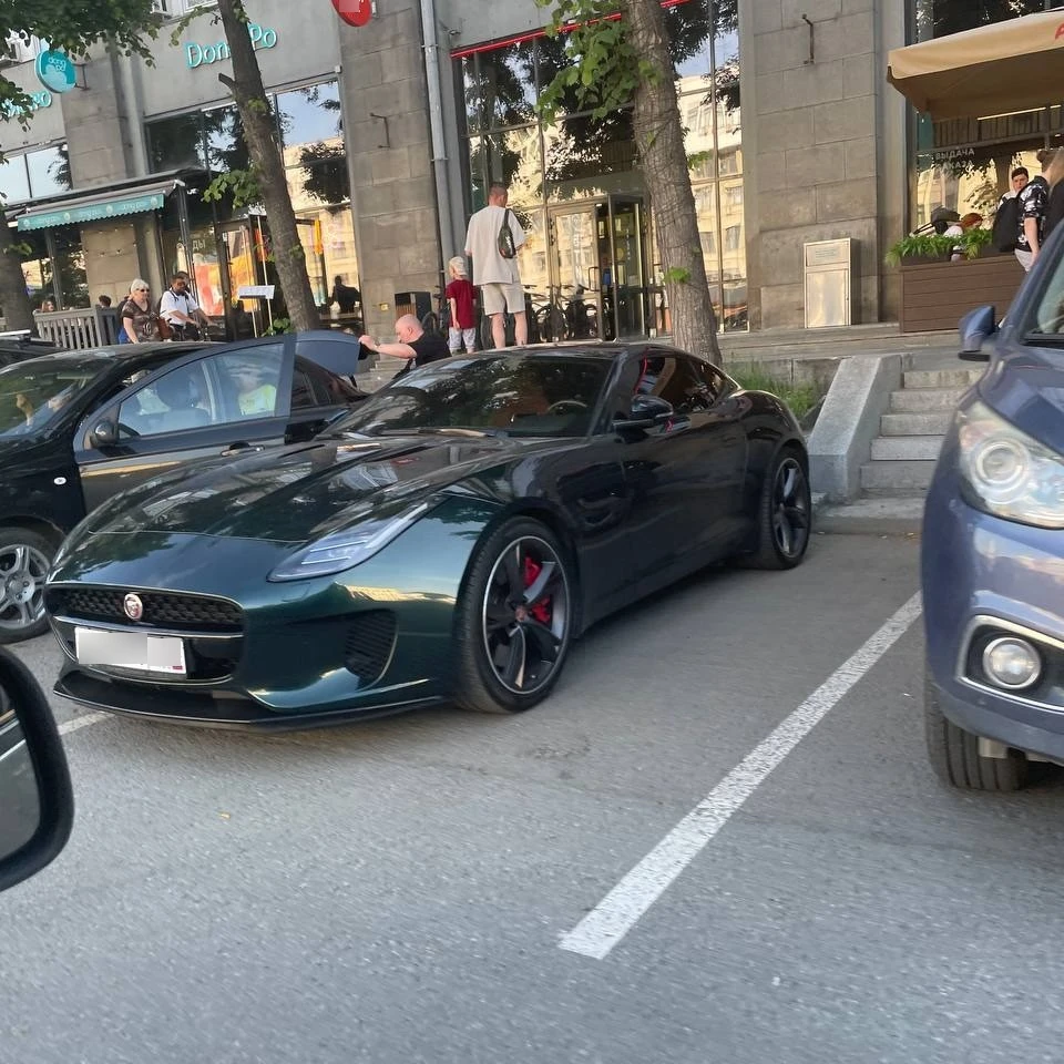 Jaguar F-Type spotted in Yekaterinburg, Russia
