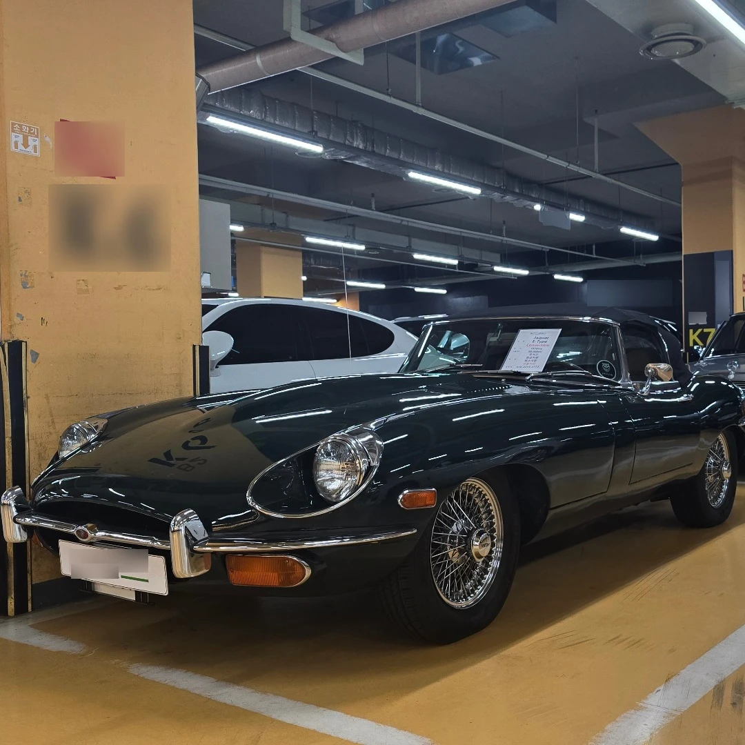 Jaguar E-Type Roadster spotted in 서초구, 대한민국