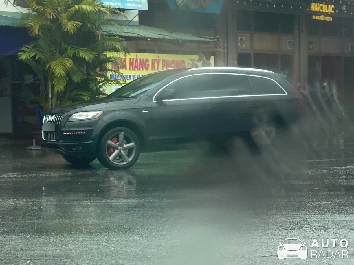 Audi Q7 V12 TDI spotted in Phúc Yên
