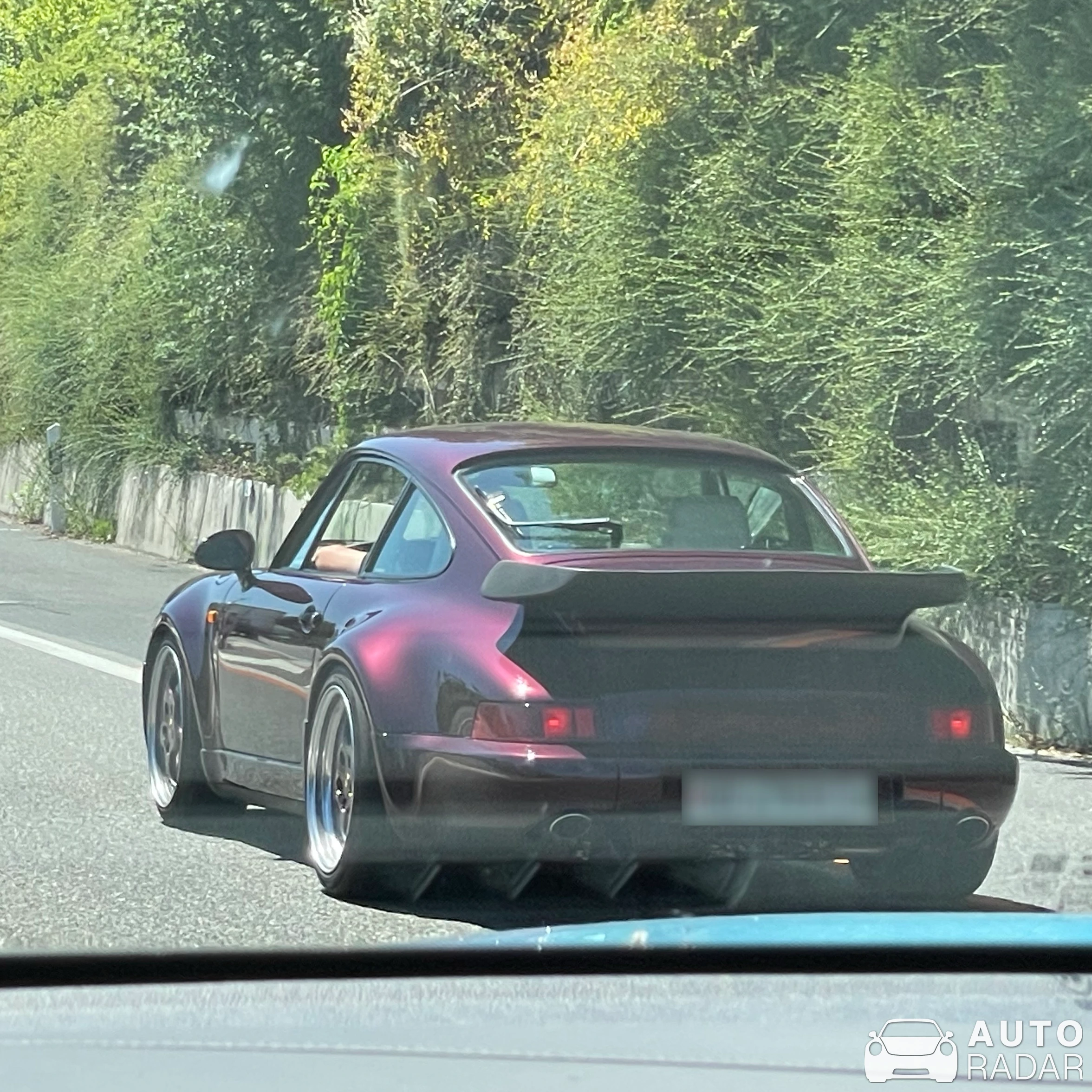 Porsche 911 Turbo 3.3 spotted in Évian-les-Bains