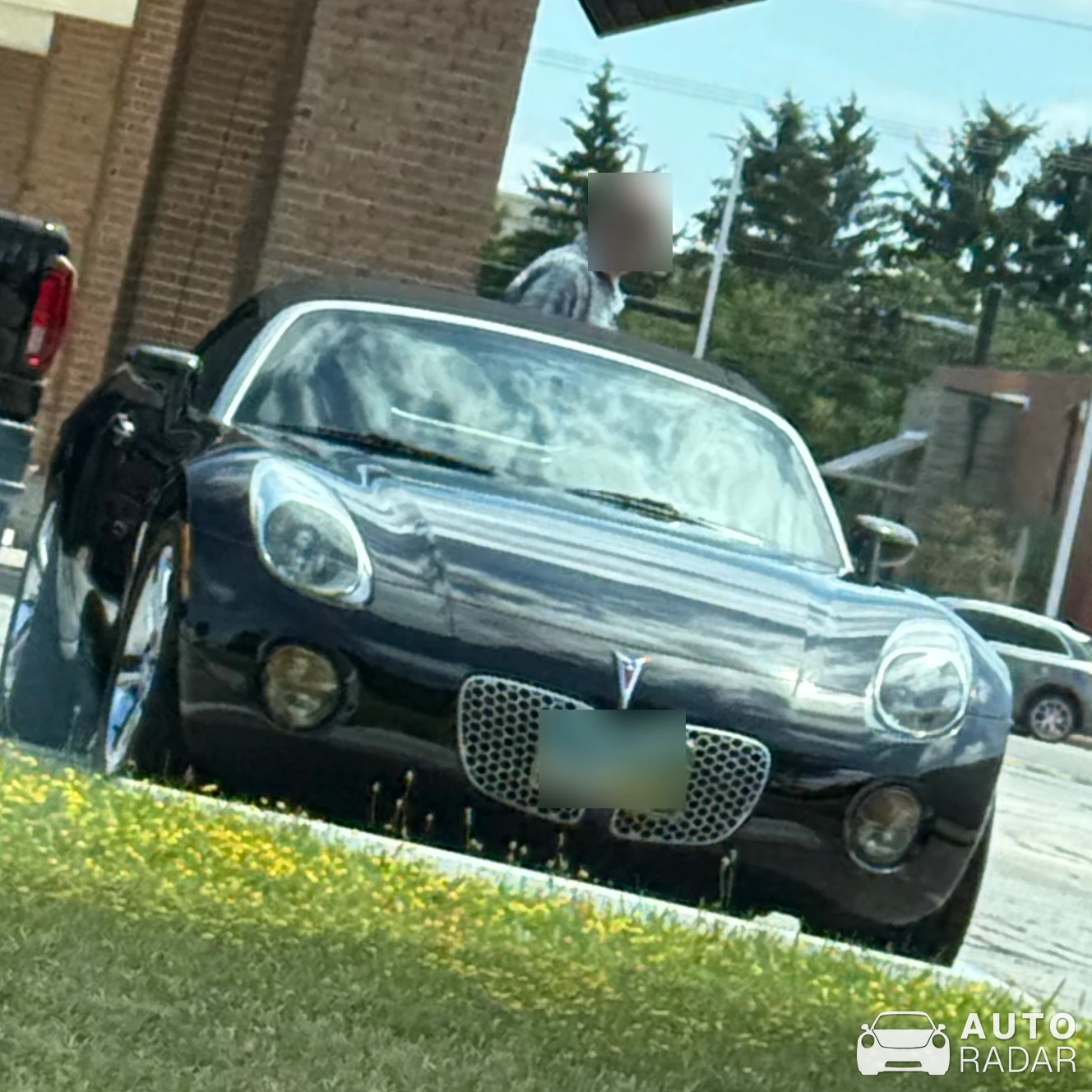 Pontiac Solstice spotted in Middleburg Heights
