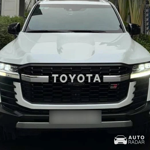 Toyota Land Cruiser 300 GR Sport spotted in Phan Đình Phùng