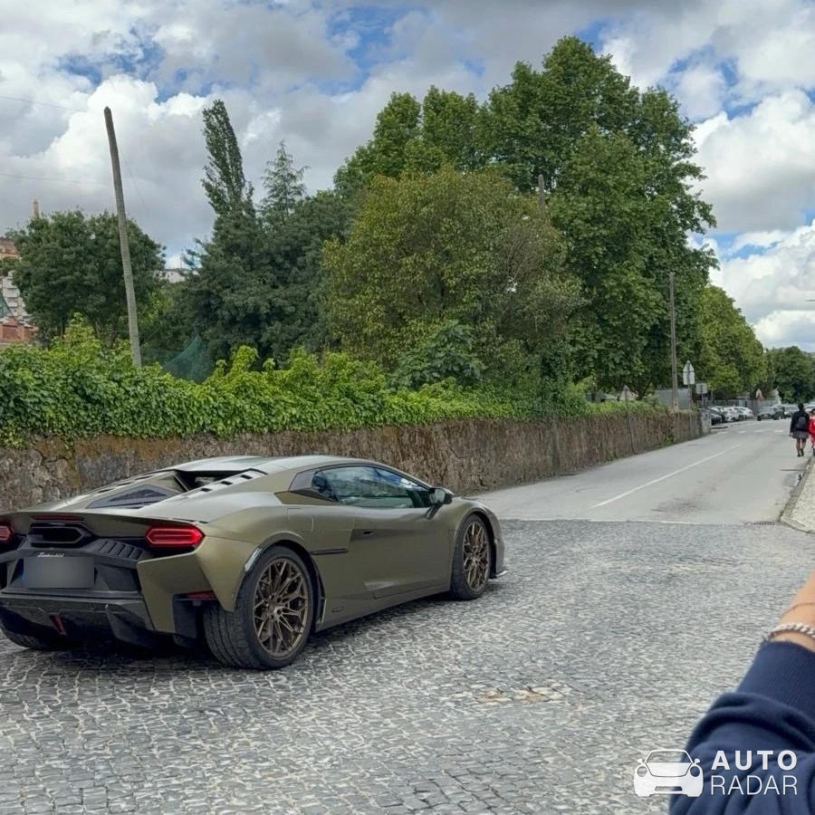Lamborghini Huracán LP610-4 Sterrato spotted in Lamas