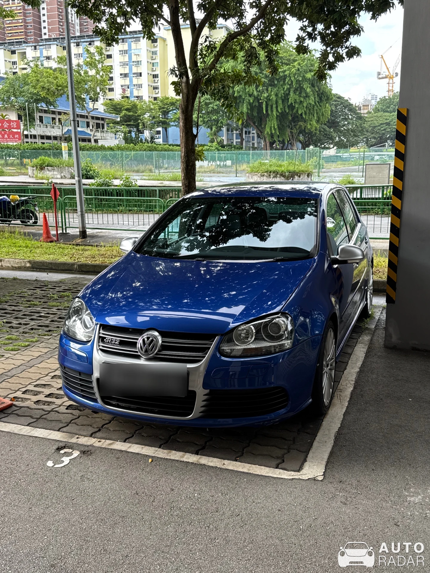 Volkswagen Golf R32 spotted in Singapore