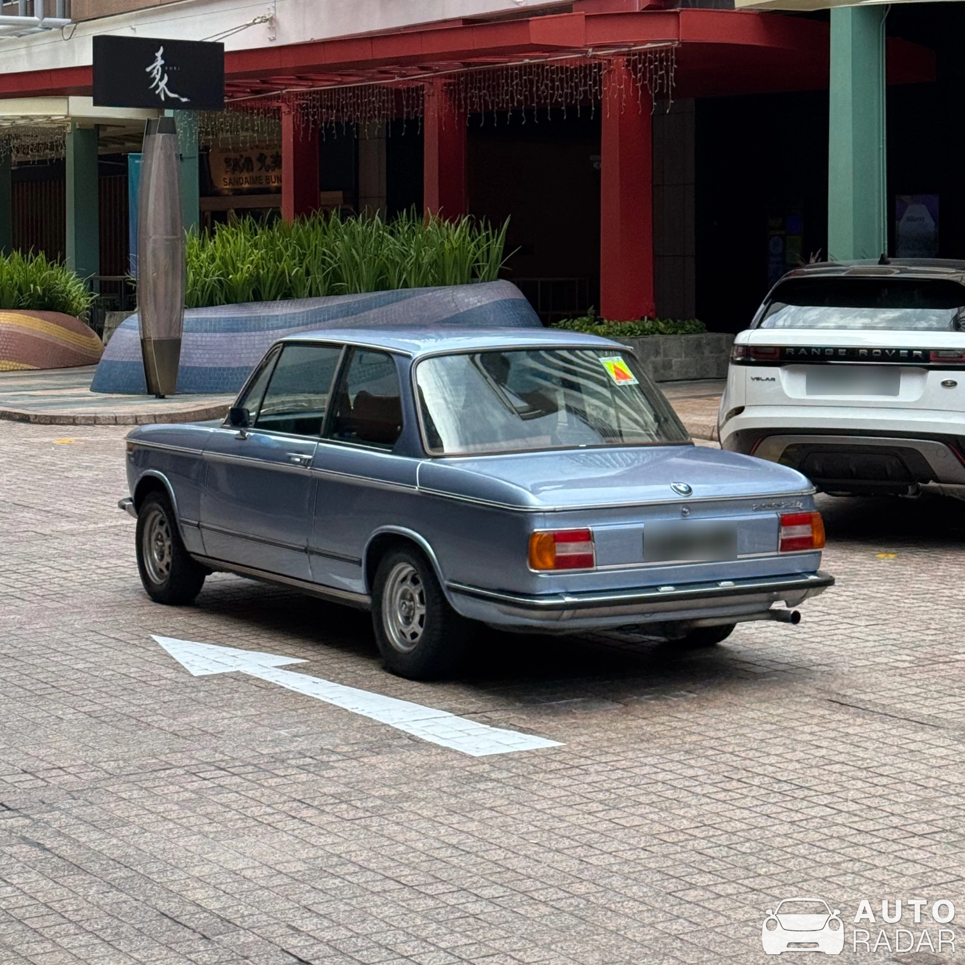 BMW 2002 tii spotted in Singapore