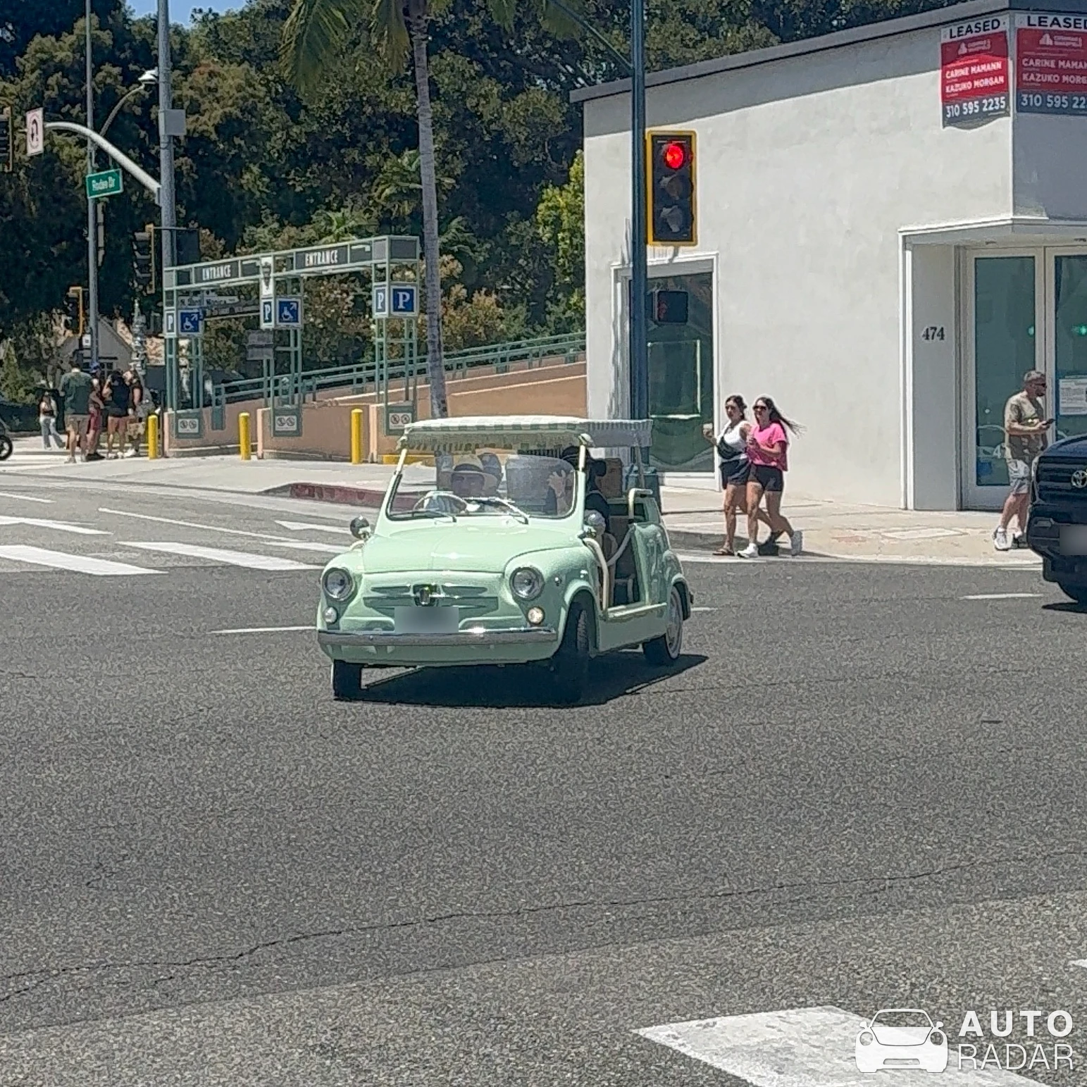 Fiat 600 Jolly spotted in Beverly Hills
