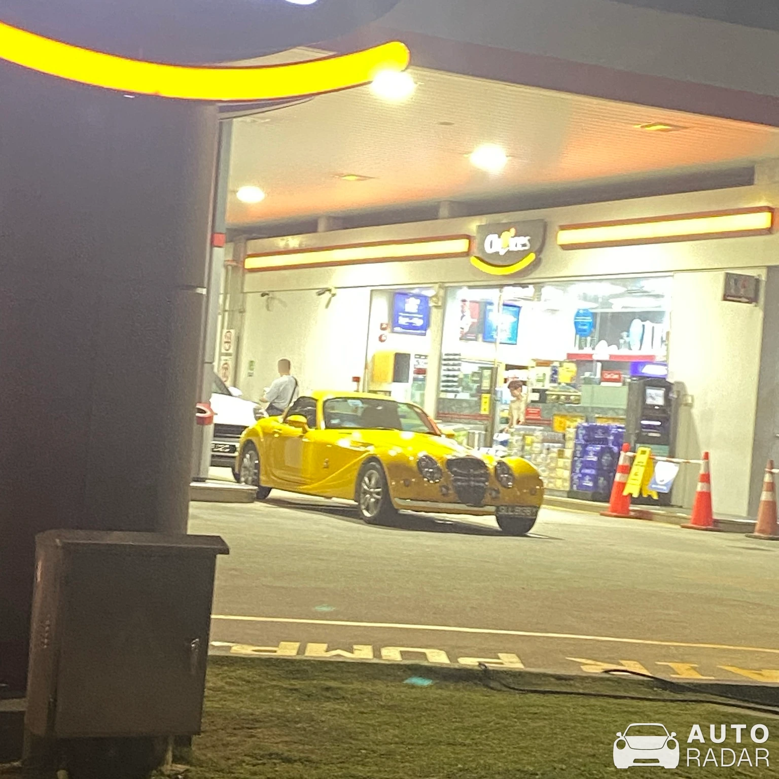 Mitsuoka Himiko spotted in Singapore