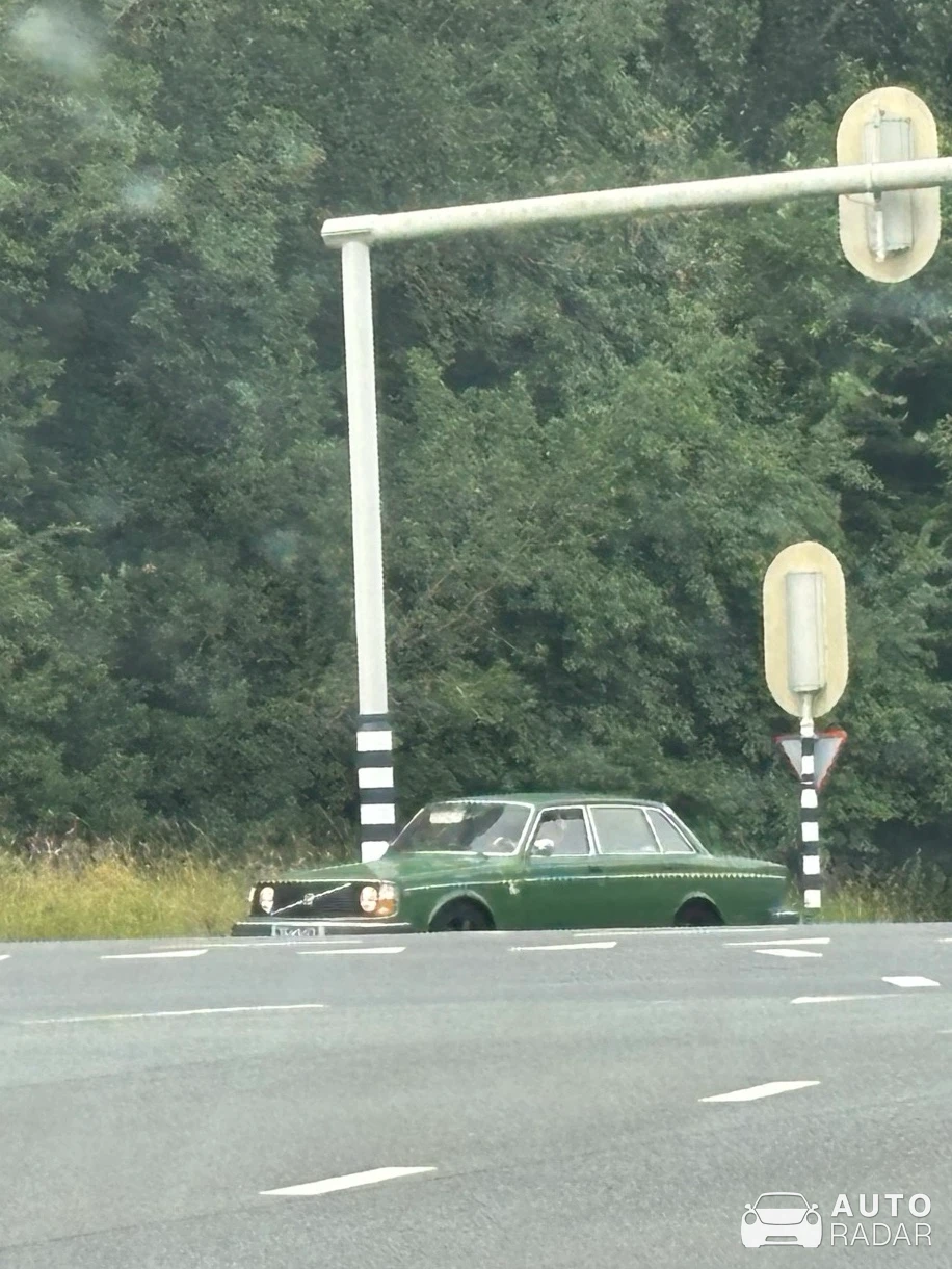 Volvo 140 spotted in Bergen (NH)