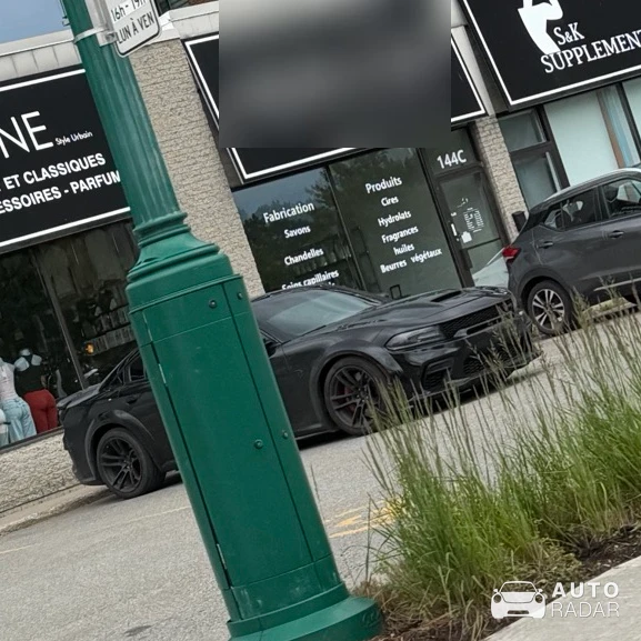 Dodge Charger SRT Hellcat Widebody spotted in Repentigny