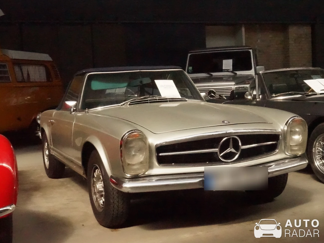 Mercedes-Benz 280 SL spotted in Berliini