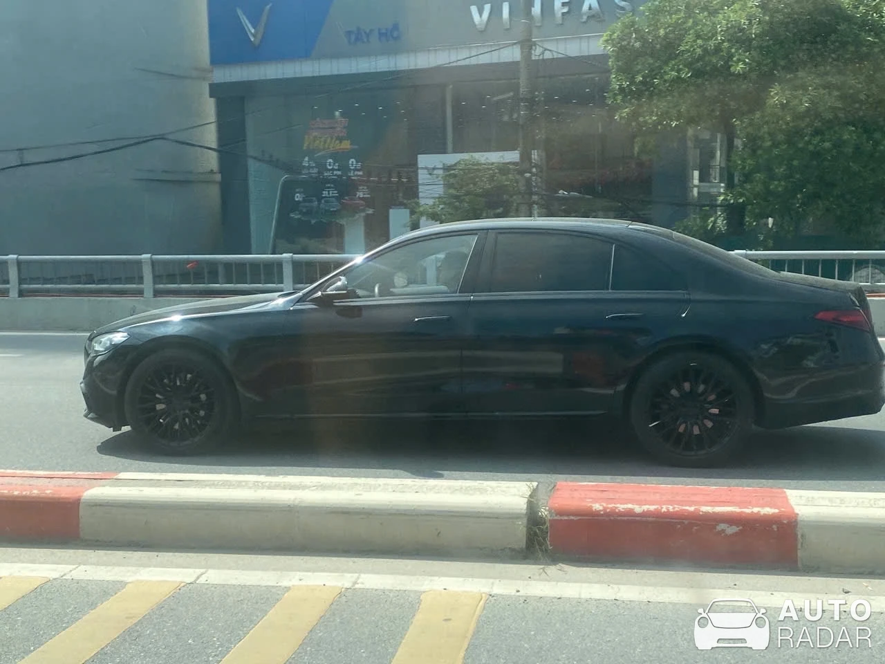 Mercedes-Benz S 500 W223 spotted in Hanoi