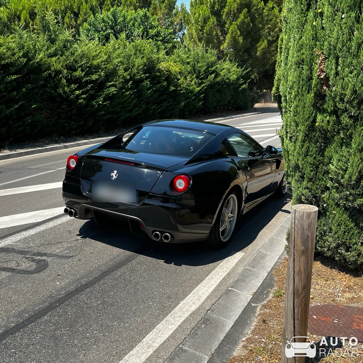 Ferrari 599 GTB Fiorano spotted in L'Isle-sur-la-Sorgue