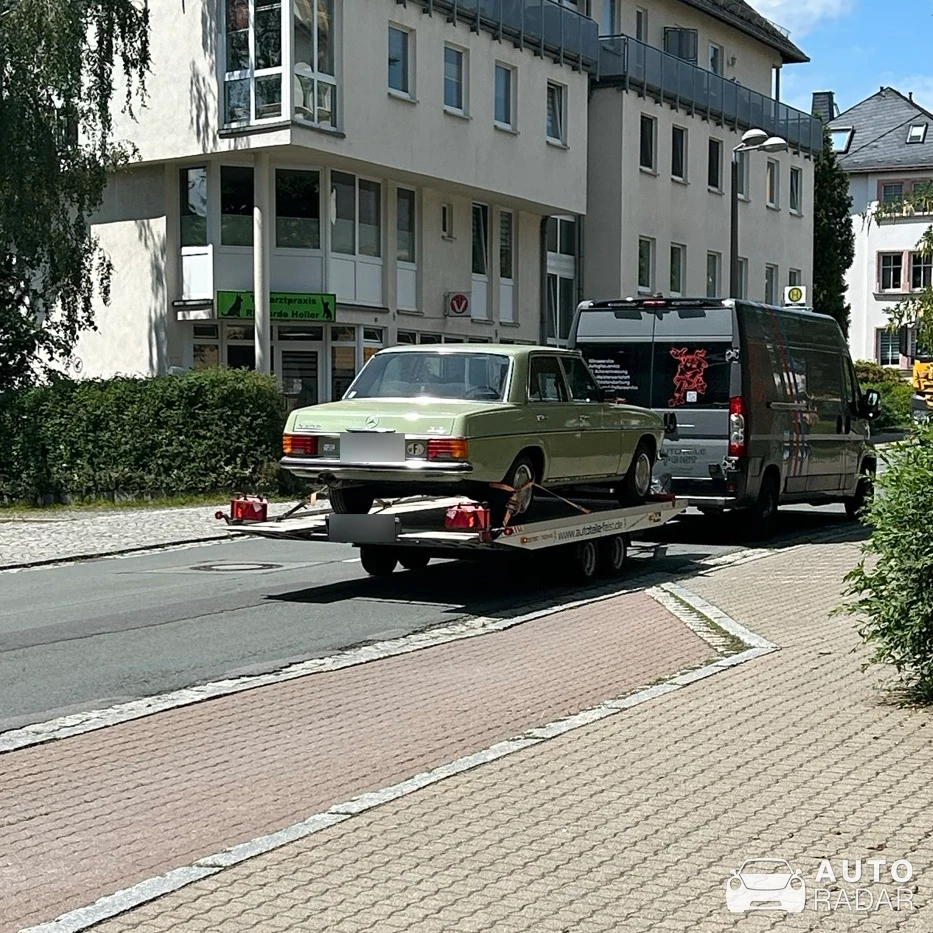 Mercedes-Benz 220D W115 spotted in Zwönitz