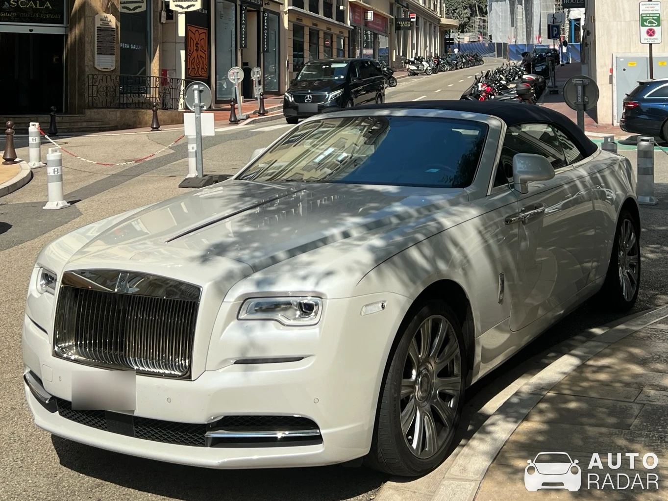 Rolls-Royce Dawn spotted in Beausoleil