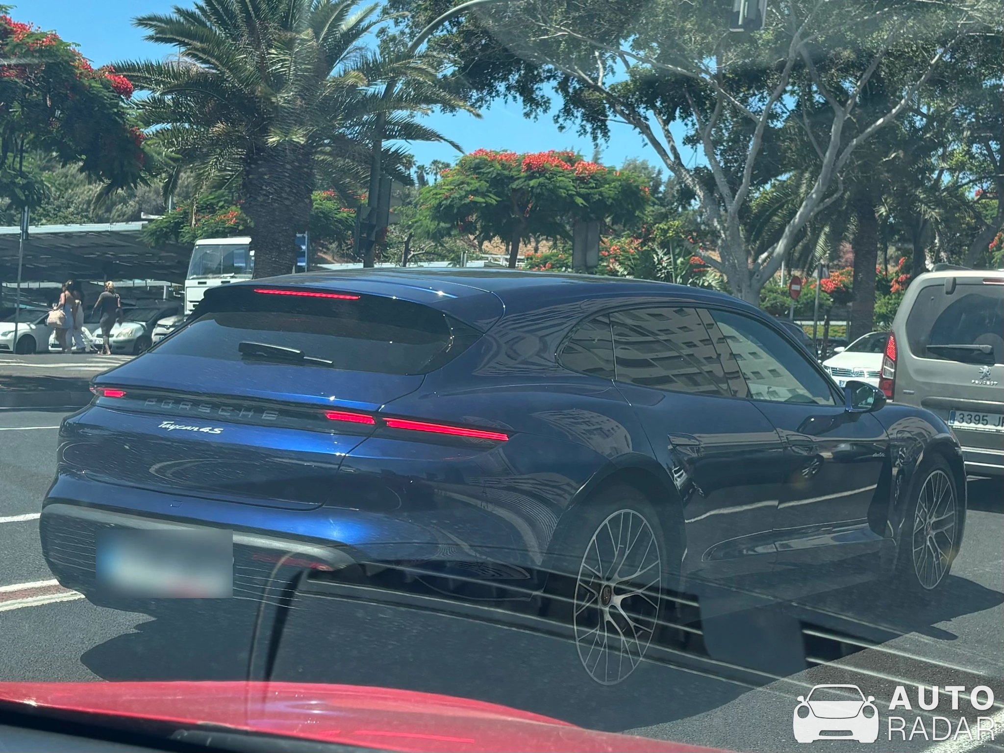 Porsche Taycan 4S Cross Turismo spotted in Santa Cruz de Tenerife